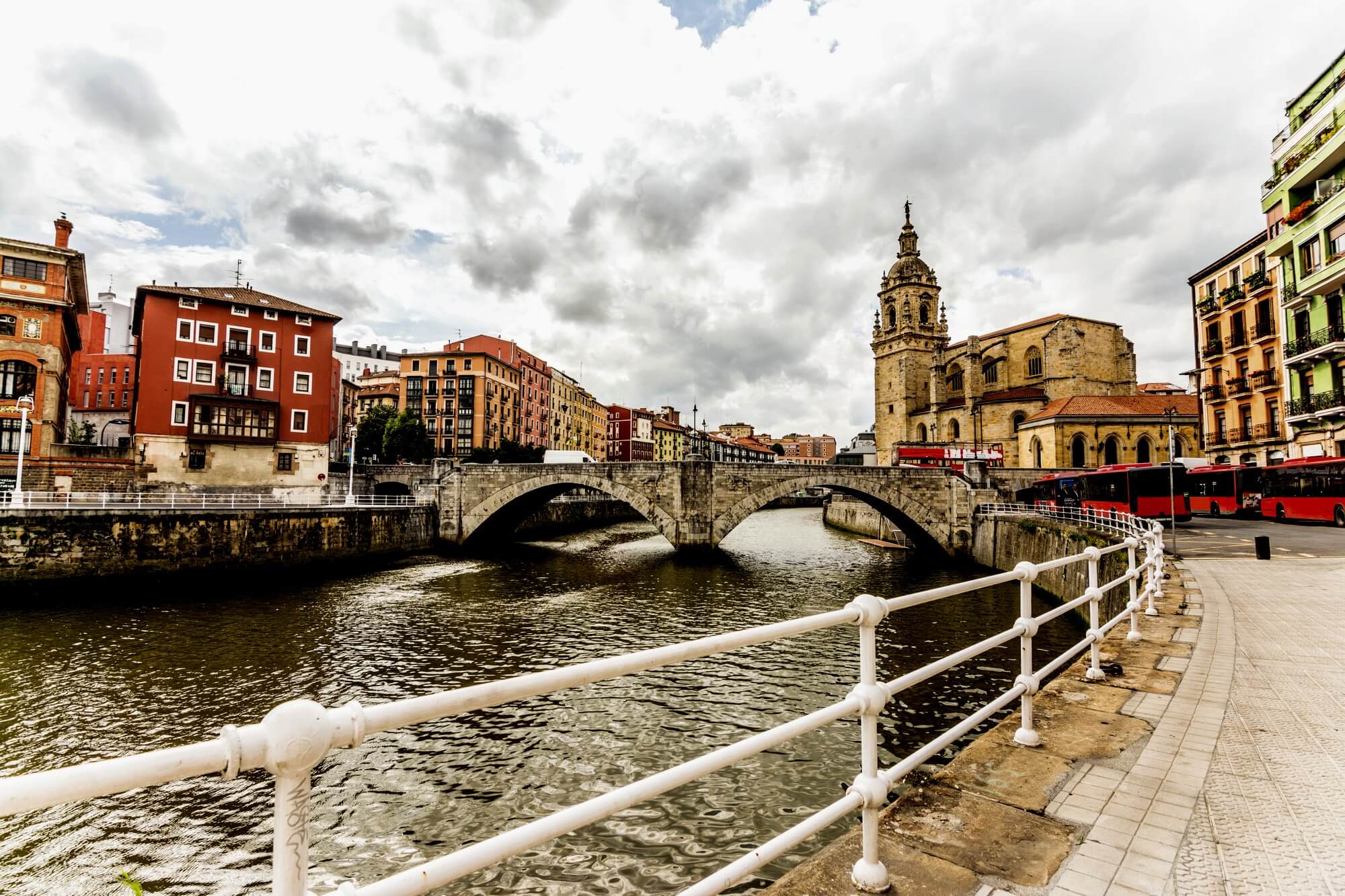 Am Nervion-Ufer