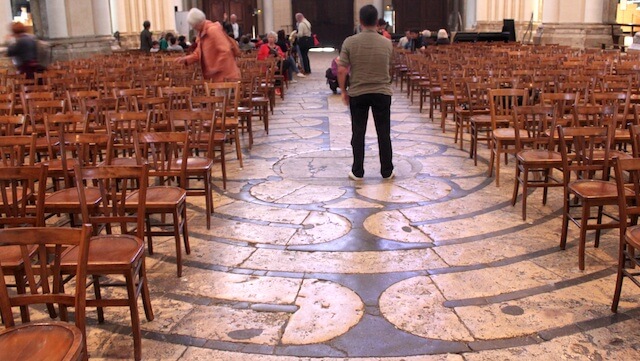(Abb. 28) Das berühmte Labyrinth in der Kathedrale von Chartres