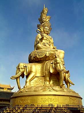 Der goldene Gipfel mit dem Buddha